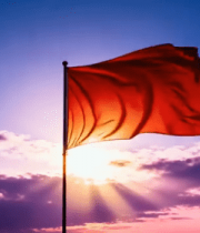 夕阳下飘扬的红色旗帜379#横屏 