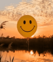 夕阳下湖面的笑脸气球4376#横屏 