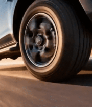 公路上行驶汽车的轮胎特写3247#横屏 