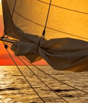 夕阳下海上航行的帆船9375#横屏 