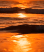 夕阳下海浪翻涌的海面719#横屏 