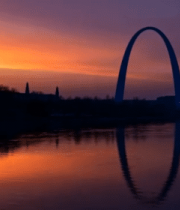 夕阳下拱形建筑与水面倒影3386#横屏 