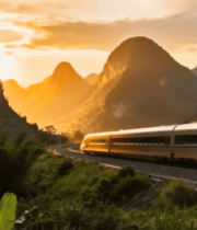 夕阳下高铁穿行山水间3817#横屏 