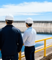 工程师大坝前眺望3349#横屏 