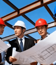 	 工地工程师查看建筑图纸12232#横屏 