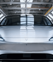 工厂内银色新能源汽车特写1686#横屏 