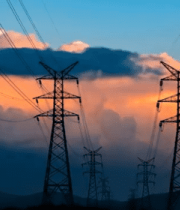 夕阳下的高压电塔与电线2968#横屏 