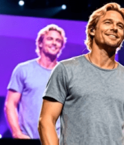 舞台男士微笑特写9350#横屏 