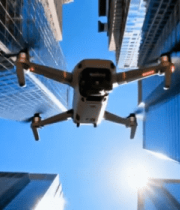 无人机飞掠城市摩天大楼13292#横屏 