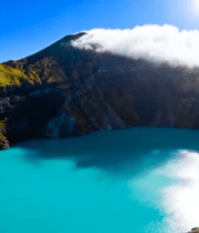 	 高山环绕的蓝绿色湖泊景观13826#横屏 