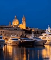 港口停泊的豪华游艇12668#横屏 