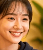 微笑女性半身特写2985#横屏 