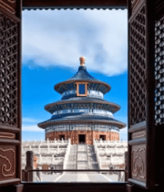 透过古门窗看北京祈年殿9841#横屏 