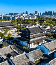 俯瞰古建筑与现代建筑融合景观11587#横屏 