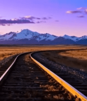 铁轨延伸向雪山自然风光9036#横屏 