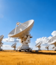 田野中的卫星天线阵列12414#横屏 