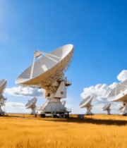 田野中的卫星天线阵列12414#横屏 