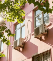 粉色居民楼外绿树成荫画面11634#横屏 