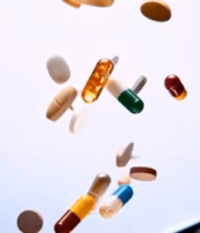 多种药物胶囊空中散落画面11461#横屏 