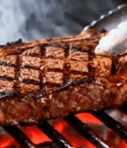 炭火上烧烤牛排特写4551#横屏 