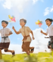 儿童户外手持风车奔跑场景2216#横屏 