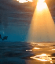 水下潜水员沐浴阳光场景11762#横屏 