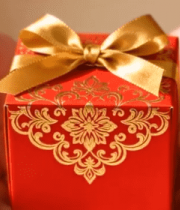 双手捧红色礼品盒素材6255#横屏 