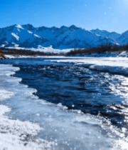 冬季雪山下的河流风光(1)13473#横屏 