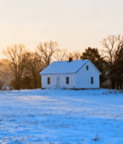 冬日雪野中的白色小屋12566#横屏 