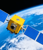 地铁站内老人观赏花卉画作10046#横屏 