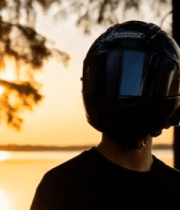 戴头盔者森林湖边日落剪影5626#横屏 