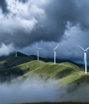 山间云海中的风力发电机11601#横屏 