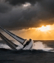 大海中帆船在风浪中航行3343#横屏 