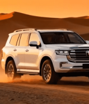 沙漠中行驶的白色越野车12201#横屏 