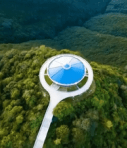 森林中圆形建筑航拍素材14016#横屏 