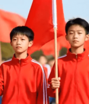 穿红衣持红旗的中小学生1753#横屏 