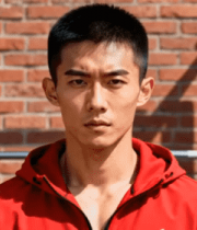 穿红衣男子健身器材前特写13934#横屏 