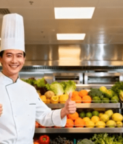 厨师在厨房展示点赞手势10735#横屏 