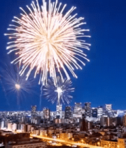 城市夜景中的烟花绽放112#横屏 