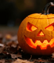 万圣节南瓜灯置于落叶中10653#横屏 