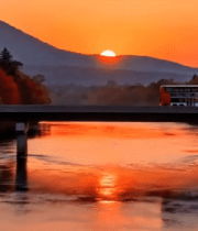 秋日夕阳下桥上行驶的巴士5420#横屏 