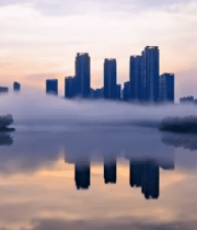 城市日出时湖面与高楼景观1427#横屏 