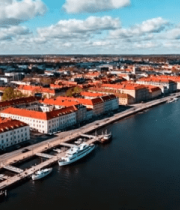 城市河流沿岸建筑航拍全景12437#横屏 