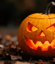 万圣节南瓜灯置于落叶中10653#横屏 