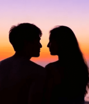 情侣海边日落时亲吻12238#横屏 