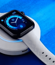 智能手表充电特写2370#横屏 