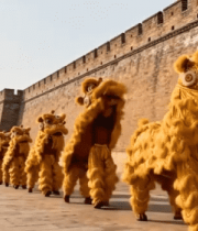 	 城墙下的舞狮表演3031#横屏 