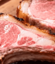 砧板上的烤牛排特写598#横屏 