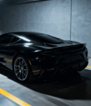 车库中停放的黑色跑车1065#横屏 