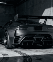 车库内停放的黑色改装跑车599#横屏 